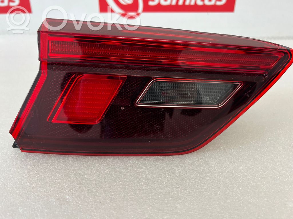 Volkswagen Tiguan Lampă spate în capacul portbagajului 