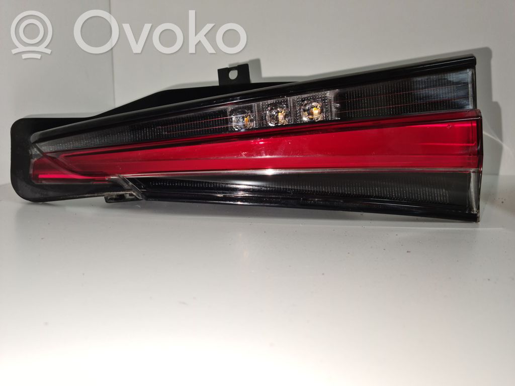 Tailgate rear/tail lights