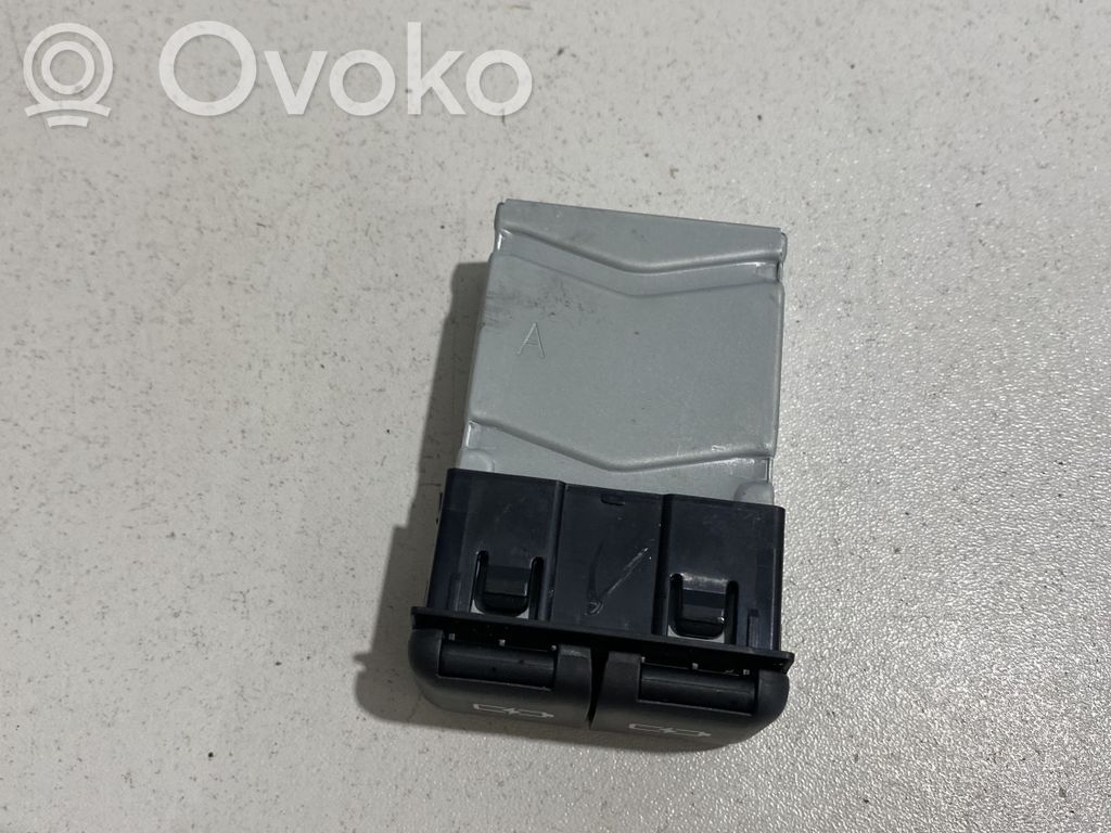 Lexus UX Разъем USB 
