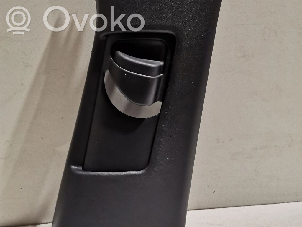 Lexus UX Pilar (B) (superior) 