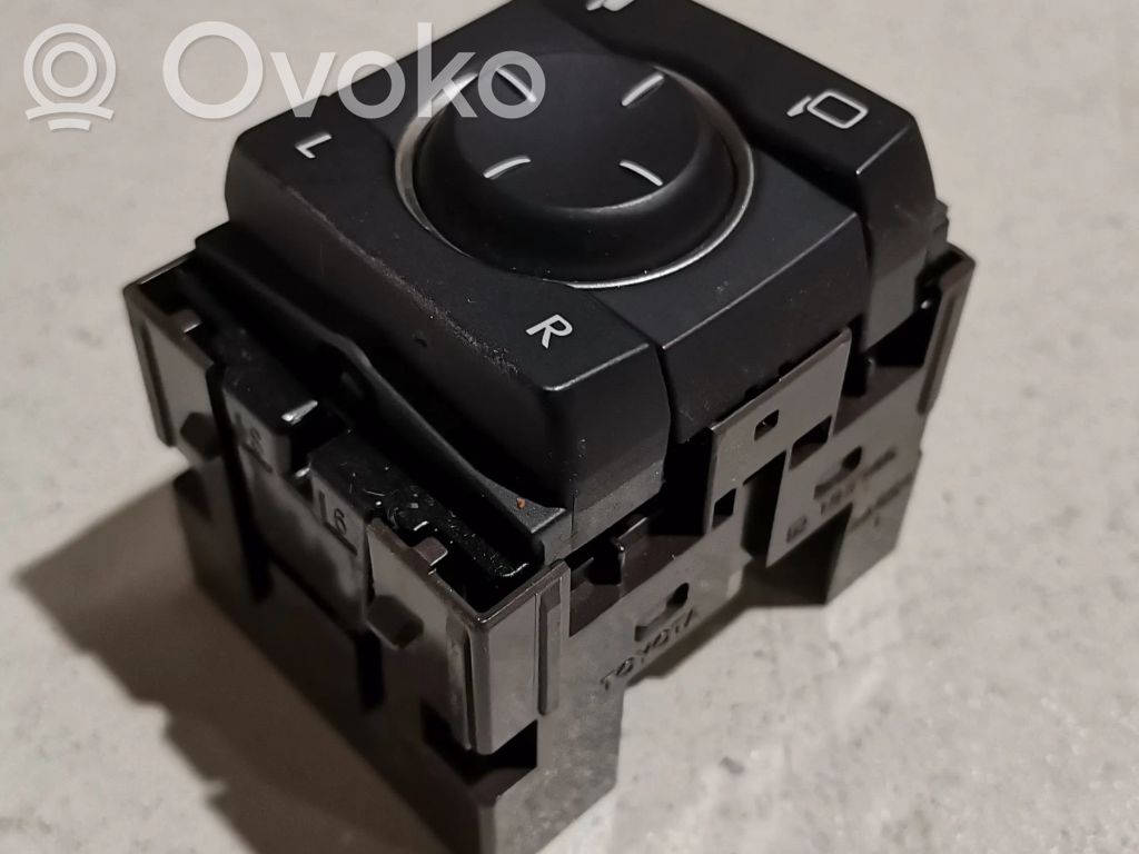 Wing mirror switch   183746