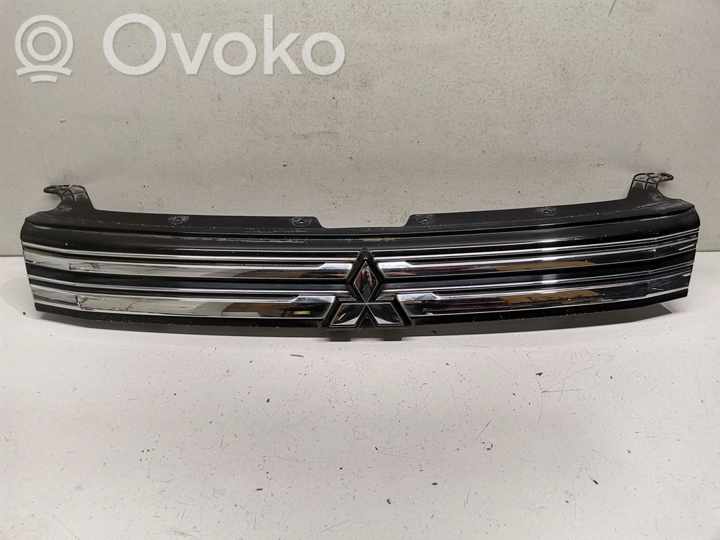 Mitsubishi Outlander Etupuskurin ylempi jäähdytinsäleikkö 