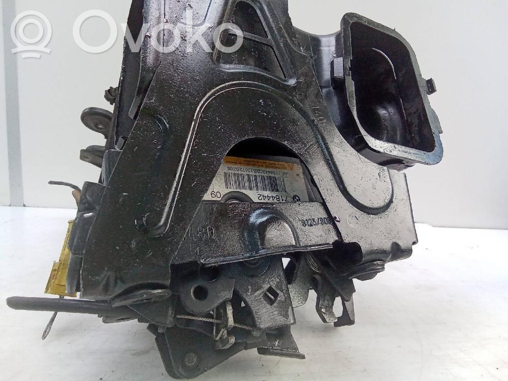 BMW 5 F10 F11 Konepellin lukituksen vastakappale 