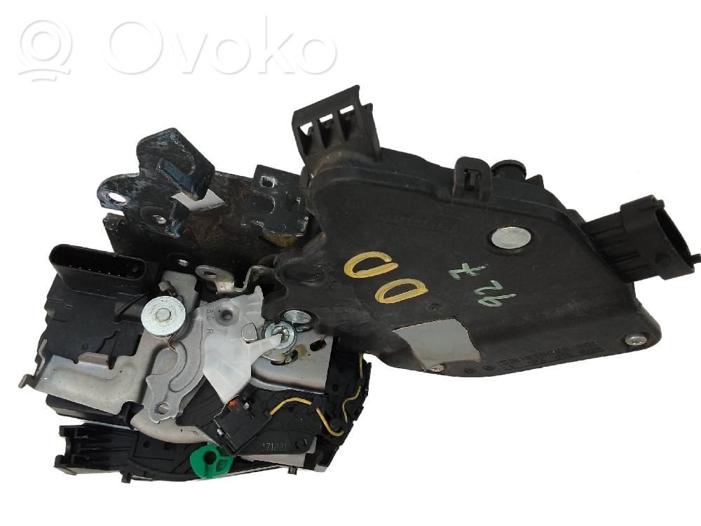 Land Rover Discovery Sport Zamek drzwi przednich 