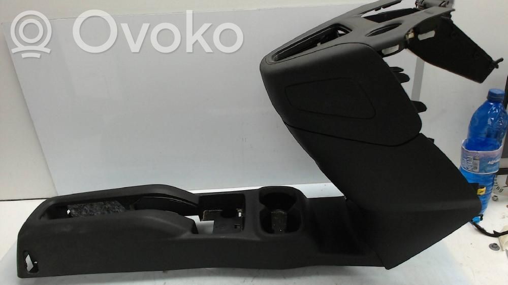 Opel Combo E Consola central 