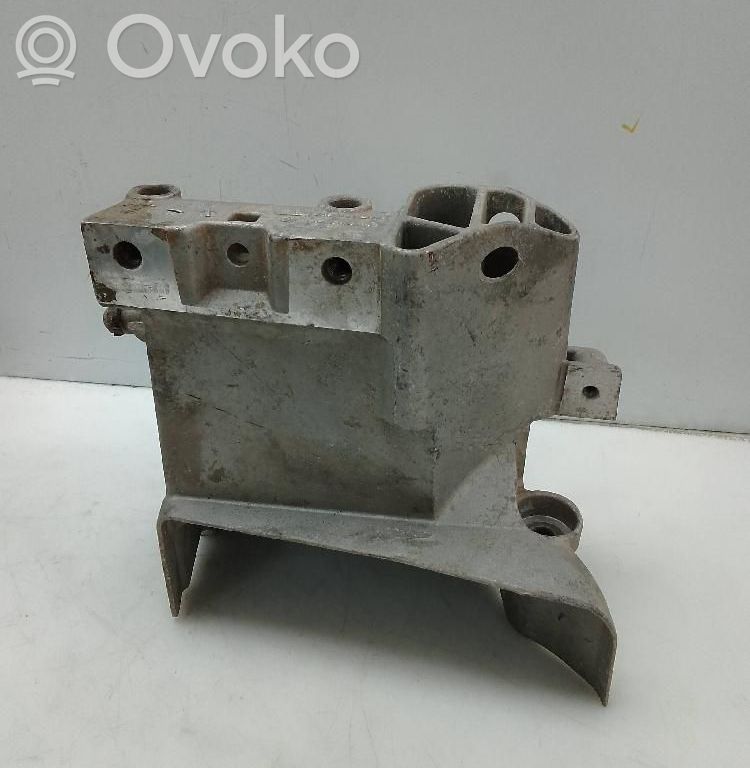 Engine mount bracket   04C199207