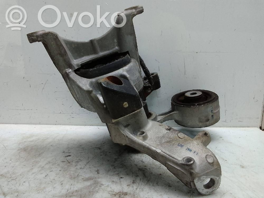 Engine mount bracket   21TA9
