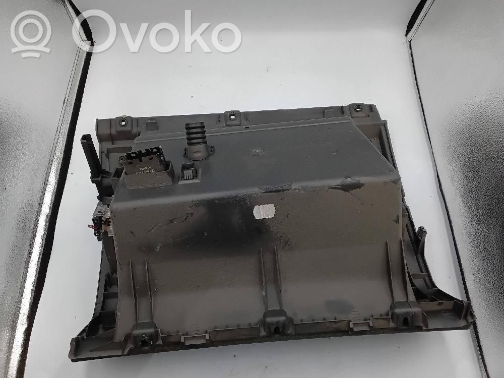 Volkswagen Caddy Daiktadėžė 