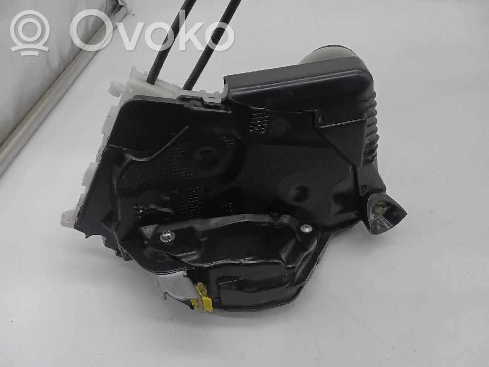 Honda CR-V Front door lock 