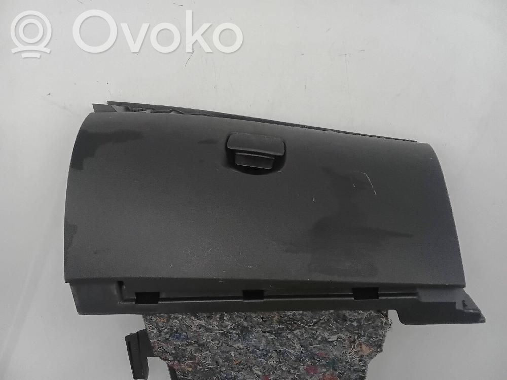 Hansikaslokero   681087915R