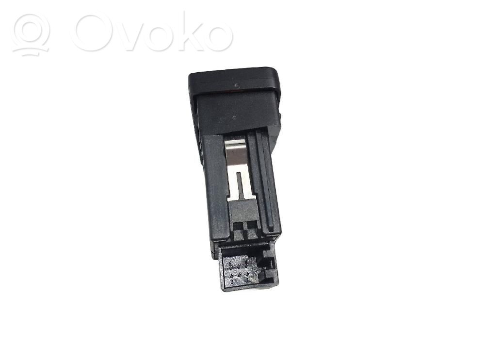 Botón interruptor de luz de peligro   8R1941509