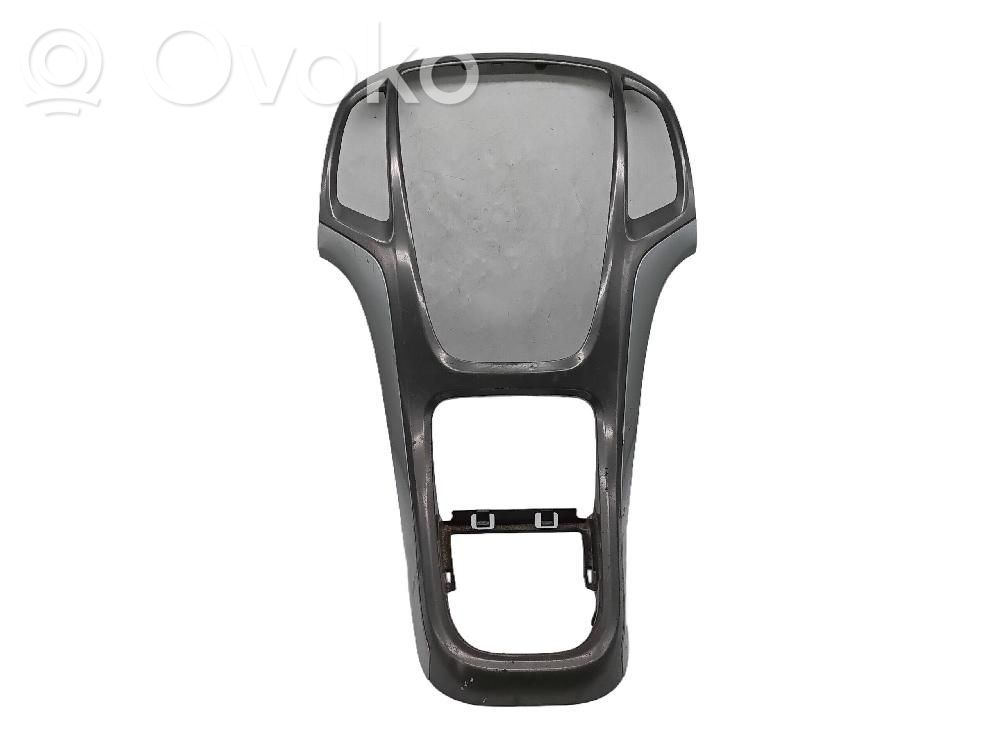 Opel Astra J Embellecedor de la consola central 