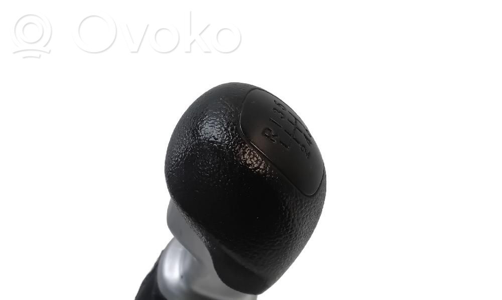 KIA Venga Buton/manșon piele manetă schimbător viteze 
