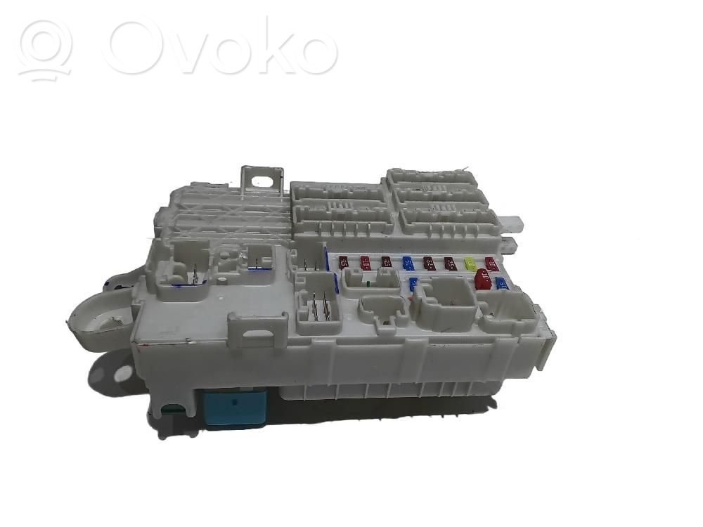 Toyota Hilux (AN10, AN20, AN30) Module de fusibles