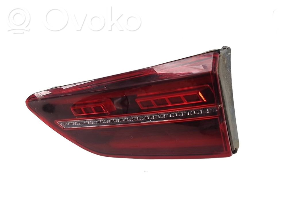 Volkswagen Golf VIII Luci posteriori 