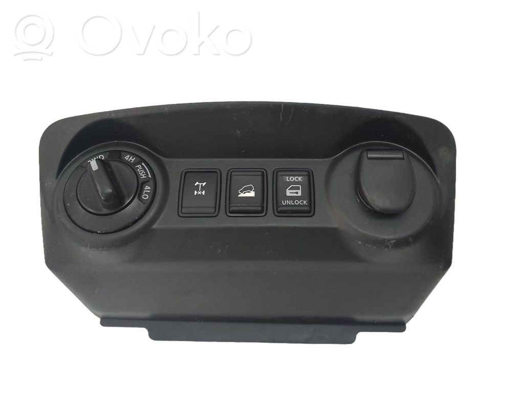 Nissan Navara D23 Autres commutateurs / boutons / leviers 
