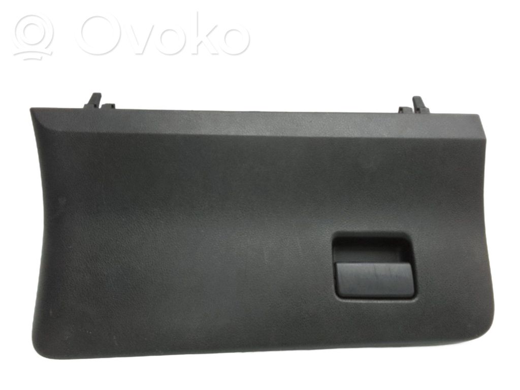 Toyota Yaris Hansikaslokero 