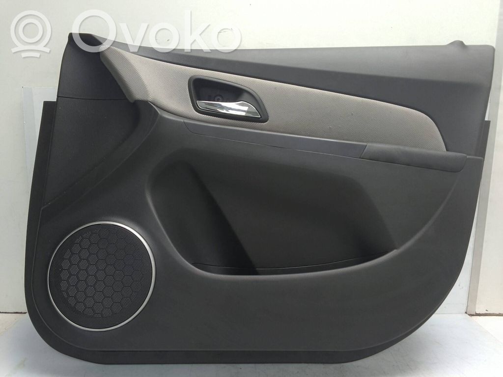 Chevrolet Cruze Etuoven verhoilu