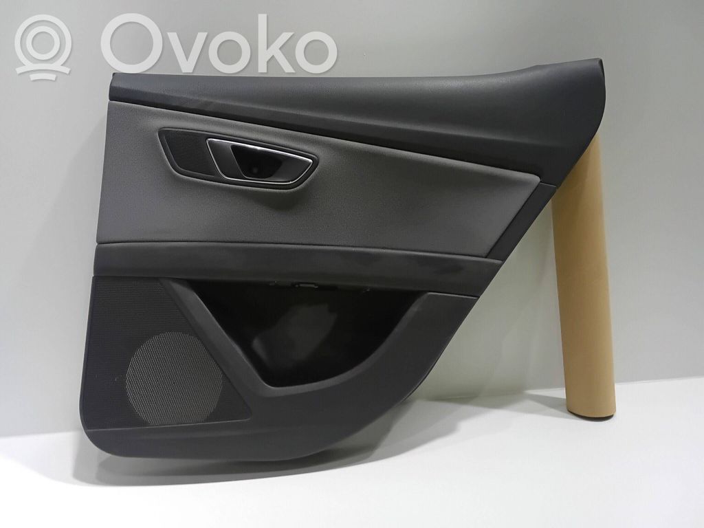 Seat Leon (5F) Takaoven verhoilu 