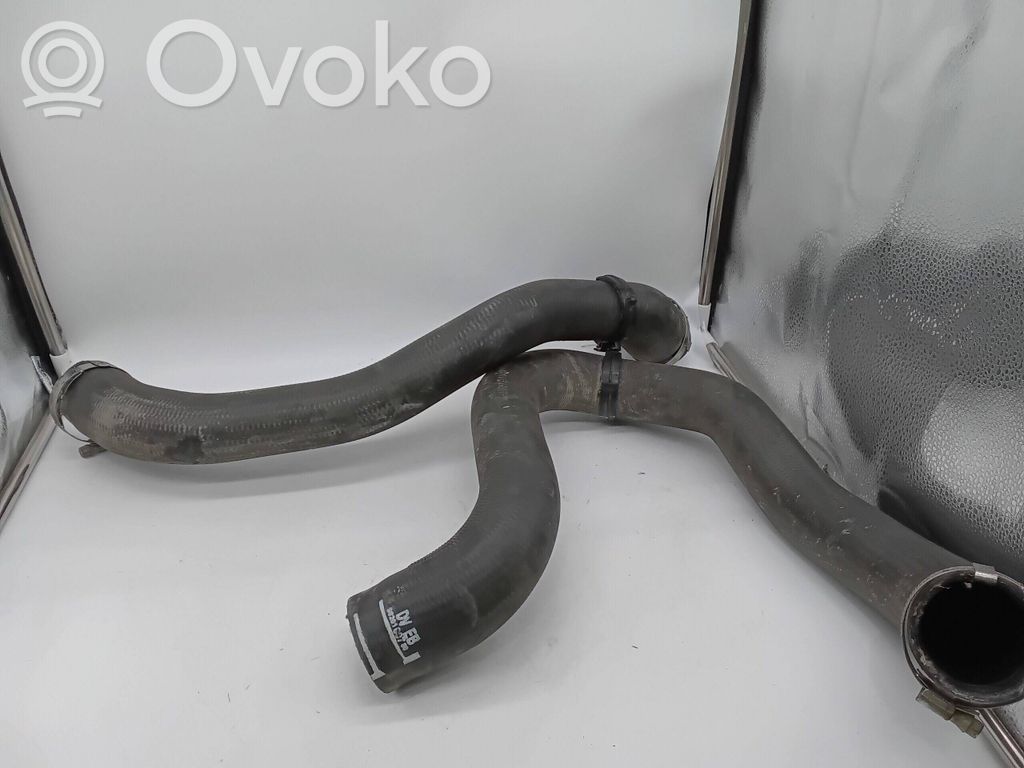 Peugeot 3008 II Durite de refroidissement tube 