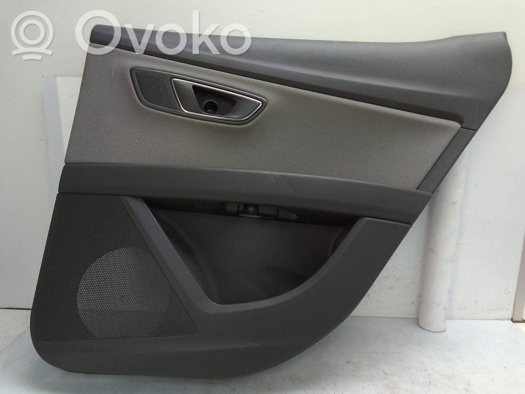 Seat Leon (5F) Takaoven verhoilu 
