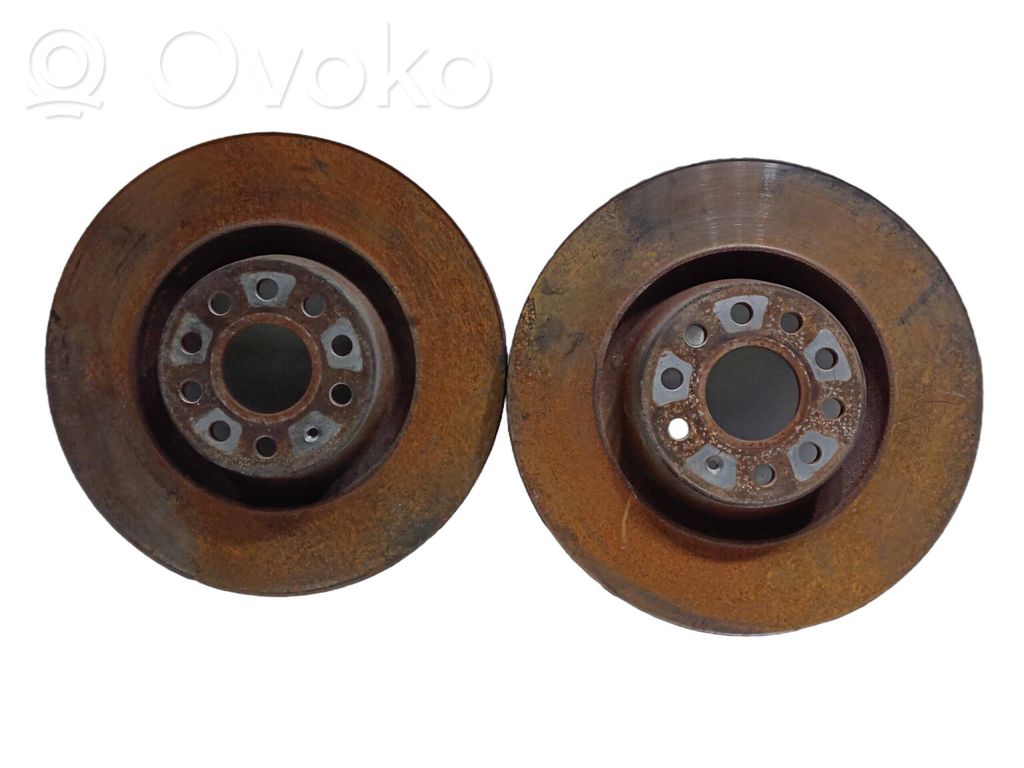 Volkswagen Golf VIII Bremsscheiben und Bremssättel eingestellt 