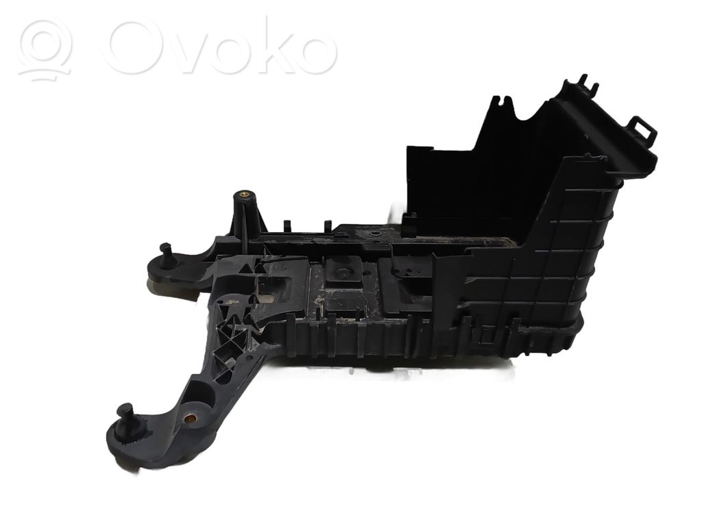 Audi Q3 8U Wspornik chlapaczy przednich