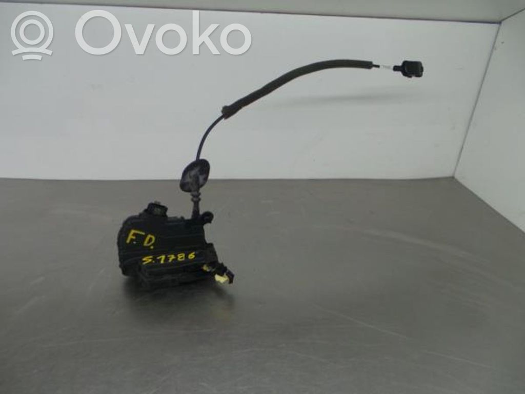 Priekšpusē slēdzene   805024563R,40627237
