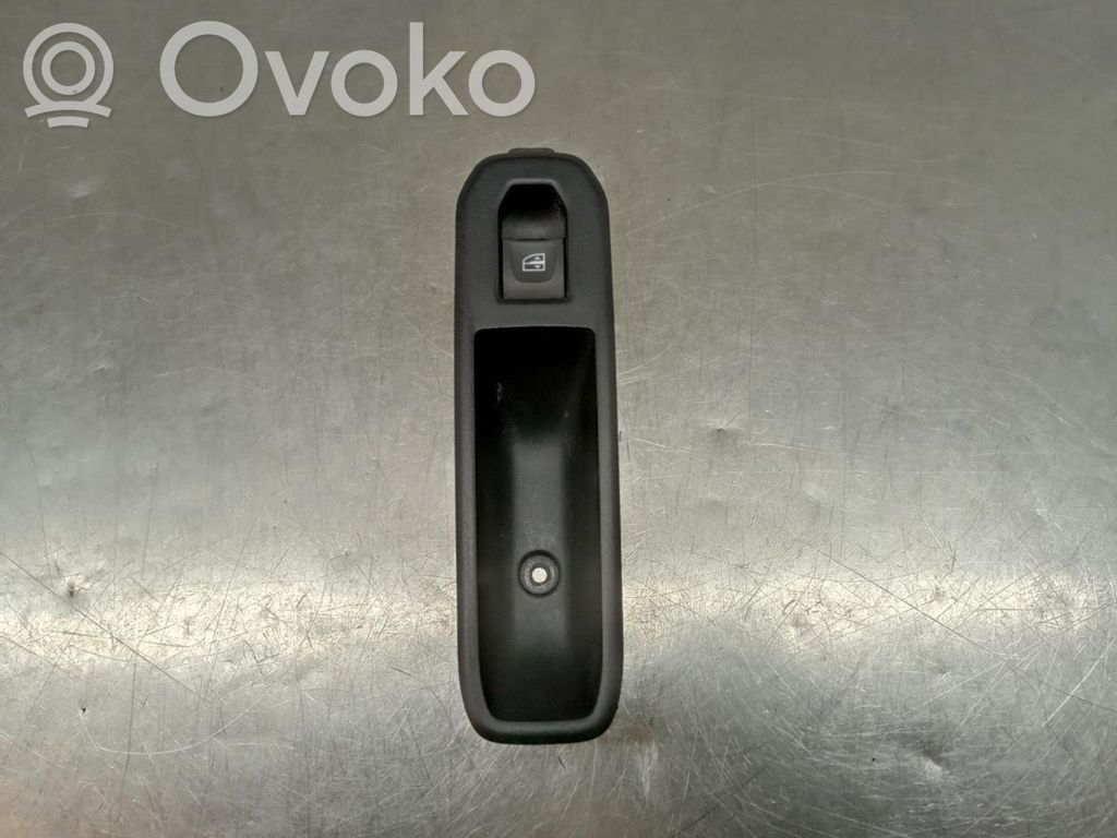 Electric window control switch   829606755R