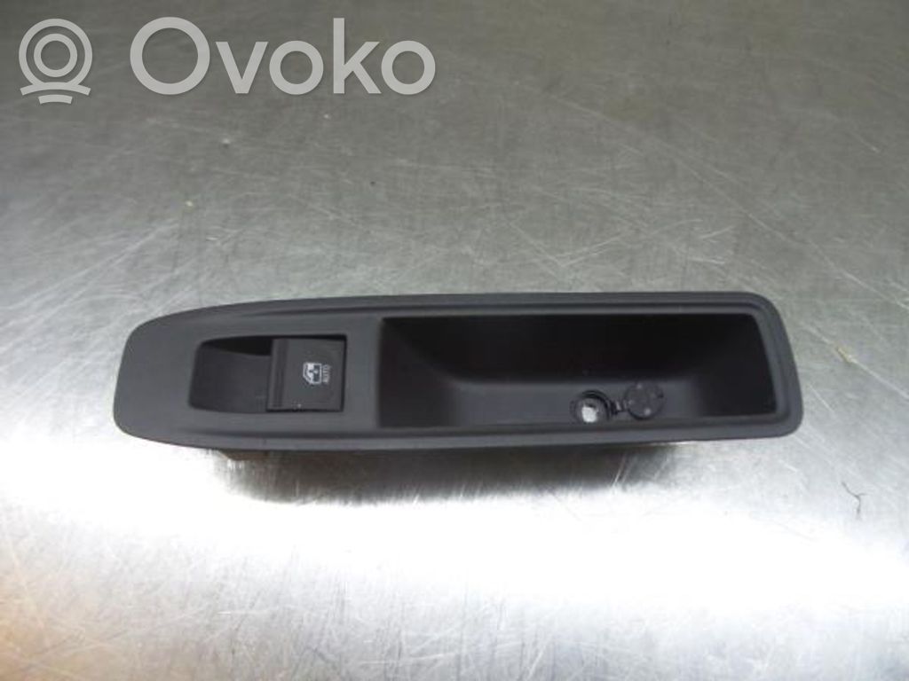 Renault Captur II Electric window control switch 