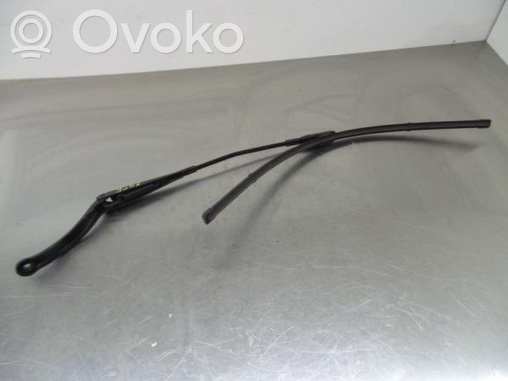 Front wiper blade arm