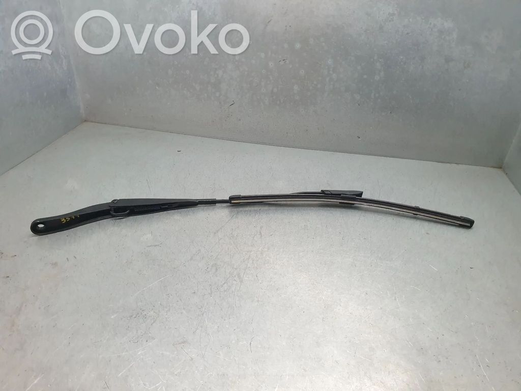 Dacia Duster II Brazo del limpiaparabrisas delantero 
