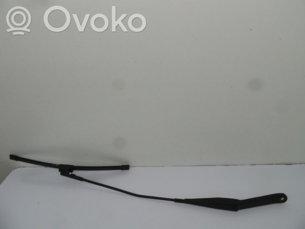Front wiper blade arm