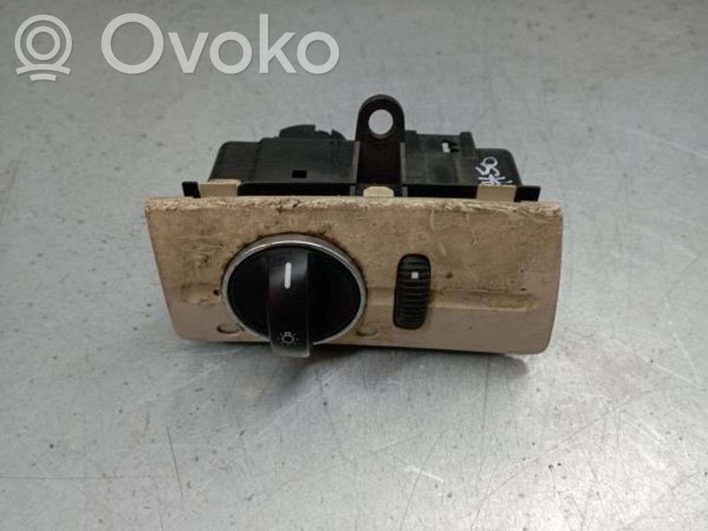 Light switch   2115450304