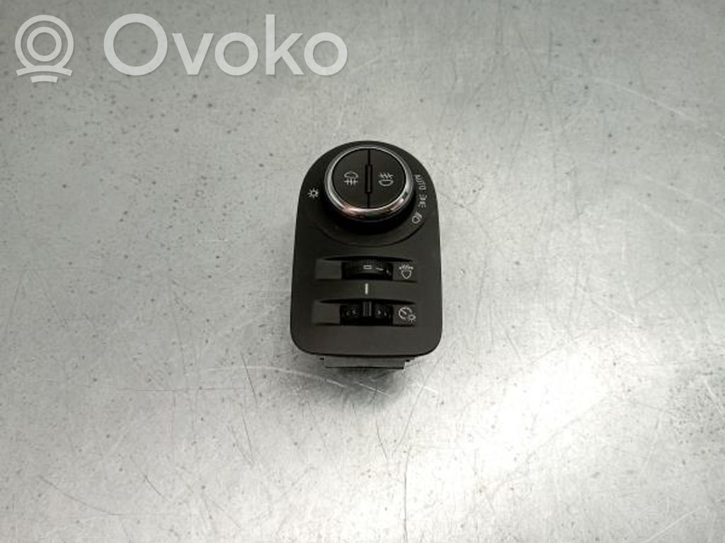 Lukturu slēdzis   39085924,1701896