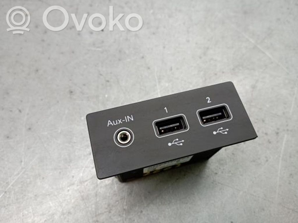 Other devices   280231553R,2ENTRADASUSB,33352430,ENTRADAAUX