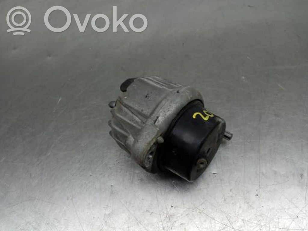 Engine mount bracket   DIREITO