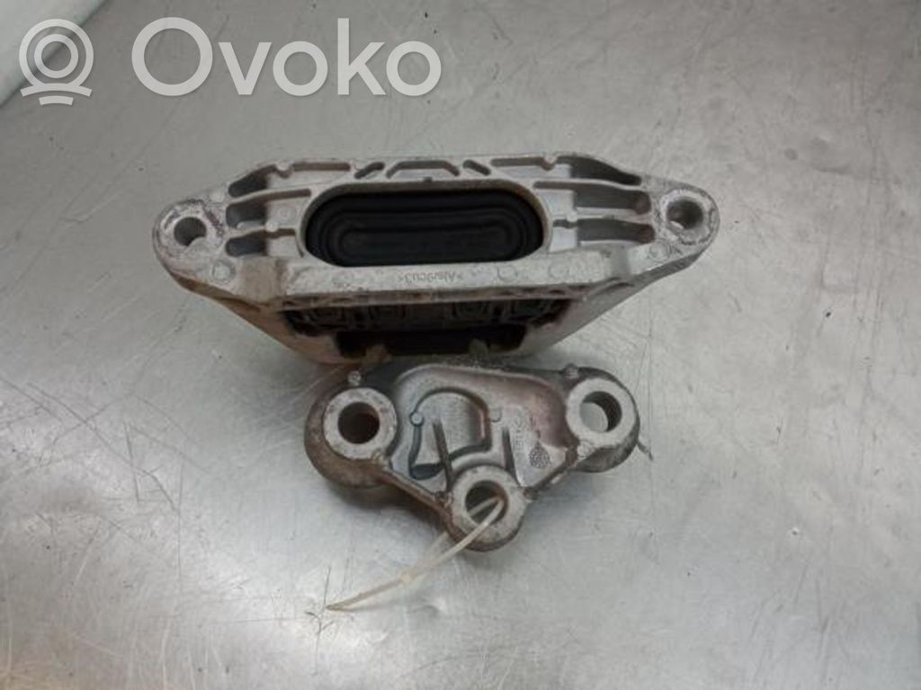 Engine mount bracket   84034210,ESQUERDO