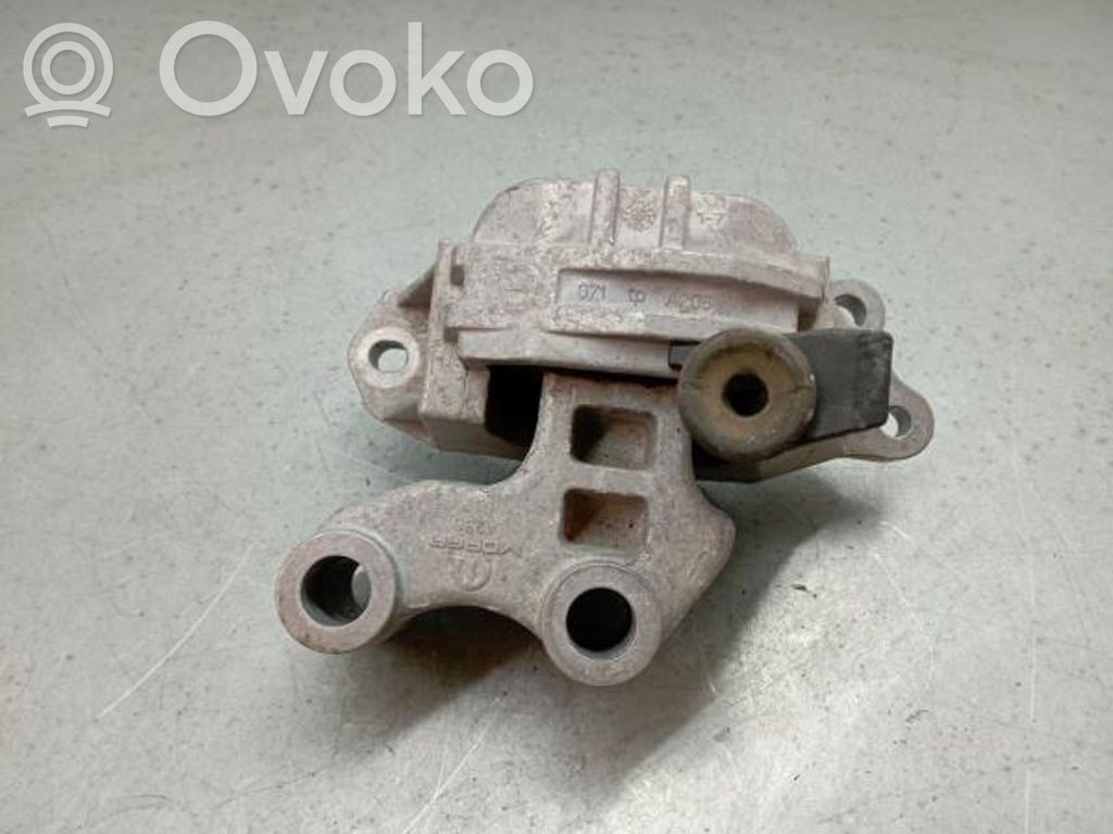 Fiat 500X Engine mount bracket 