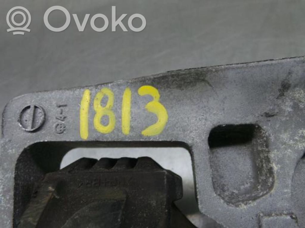Engine mount bracket   DIREITO