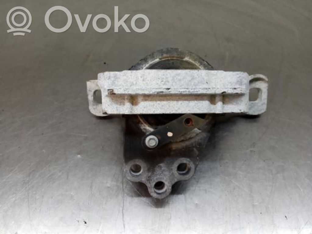 Engine mount bracket   DIREITO