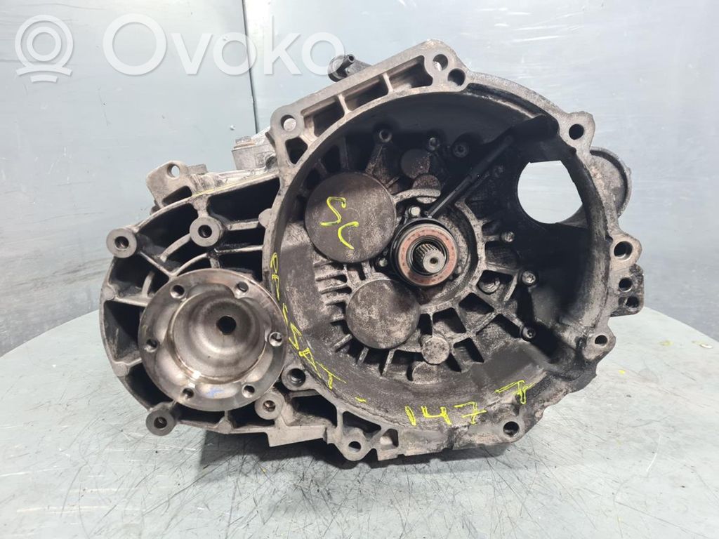 Volkswagen PASSAT B6 Manual 5 speed gearbox 