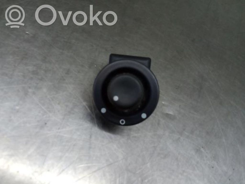 Wing mirror switch   8200002442