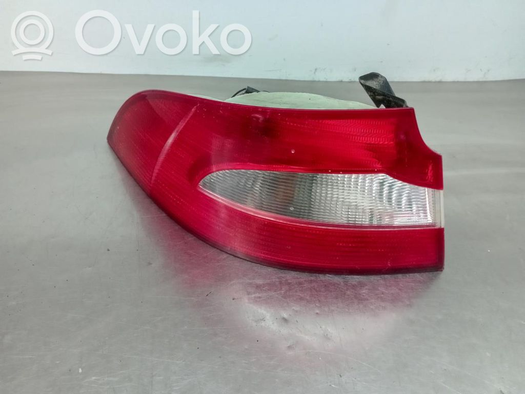 Skoda Superb B6 (3T) Luci posteriori del portellone del bagagliaio 