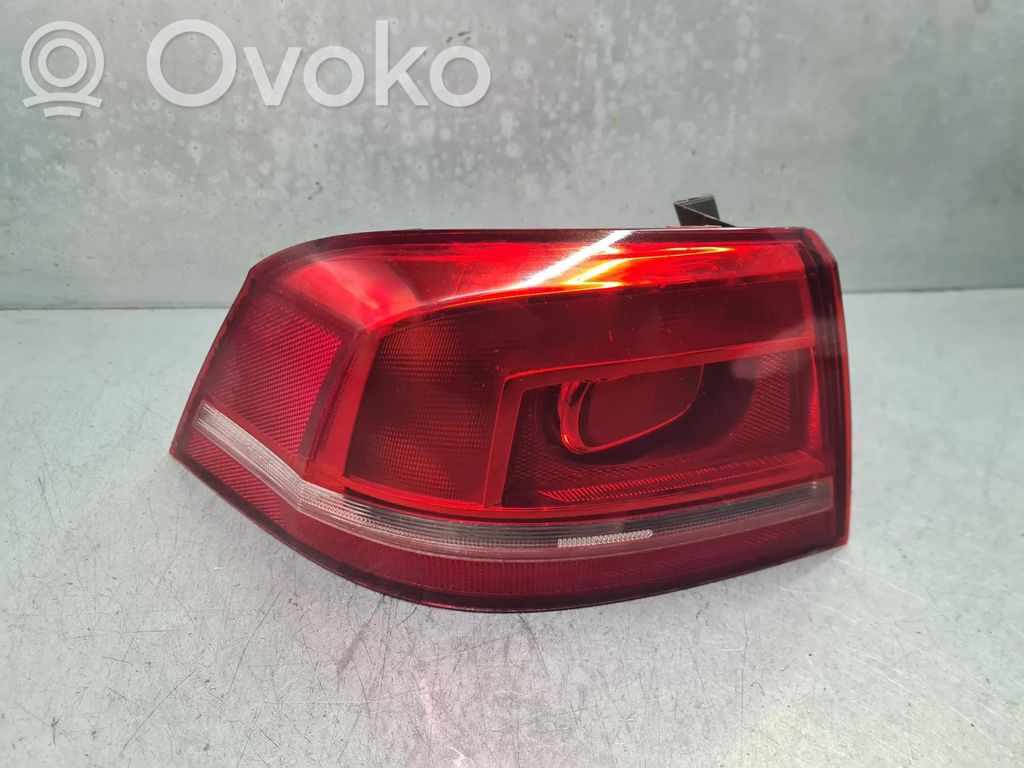 Volkswagen PASSAT B7 Luci posteriori del portellone del bagagliaio 