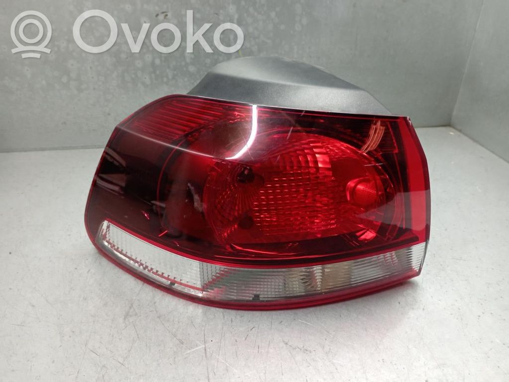 Volkswagen Golf VI Aizmugurējais lukturis pārsegā 