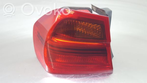 Lampă spate în capacul portbagajului   6937457