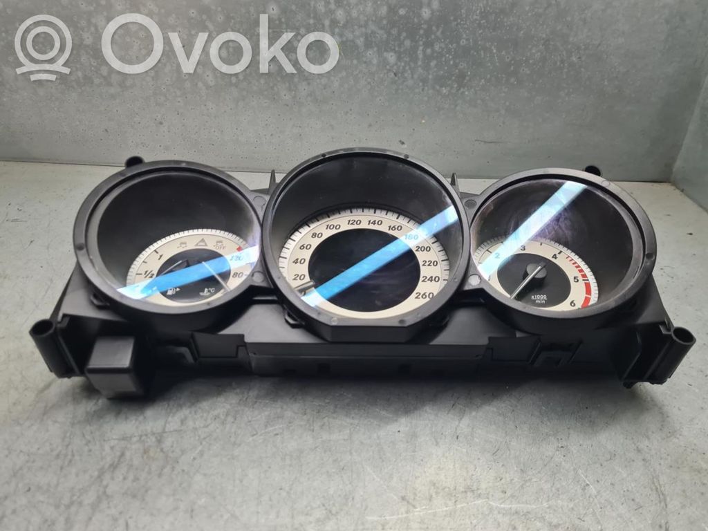 Mercedes-Benz CLS C218 X218 Tachimetro (quadro strumenti) 