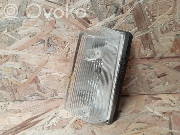 Nissan Sunny Señal de giro del parachoques delantero 