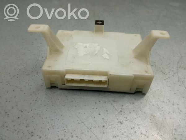 Nissan Juke I F15 Modul confort 
